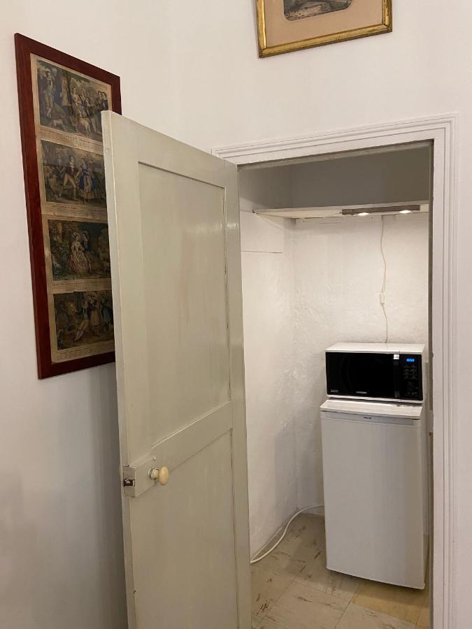 Maison 1823 - Suites De Charme A Garons Phòng bức ảnh